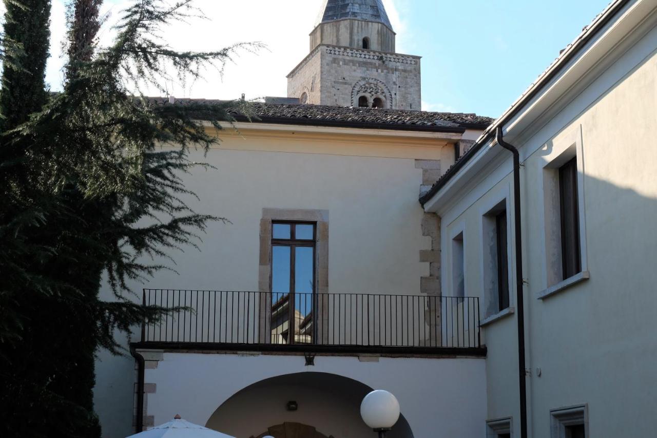 Hostel Il Tetto Melfi Bagian luar foto