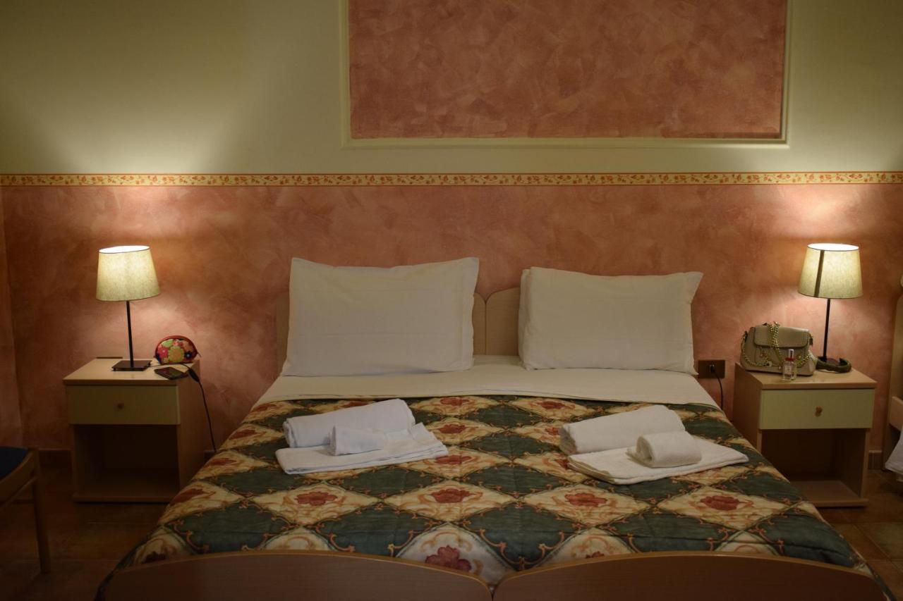 Hostel Il Tetto Melfi Bagian luar foto